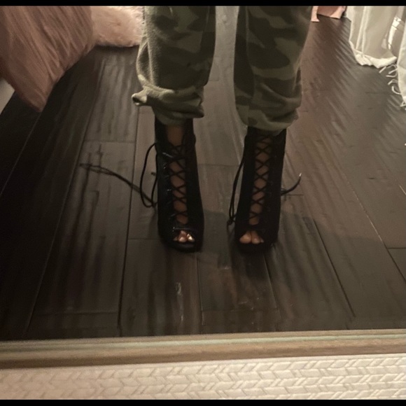 High Tied Heels - Picture 3 of 5